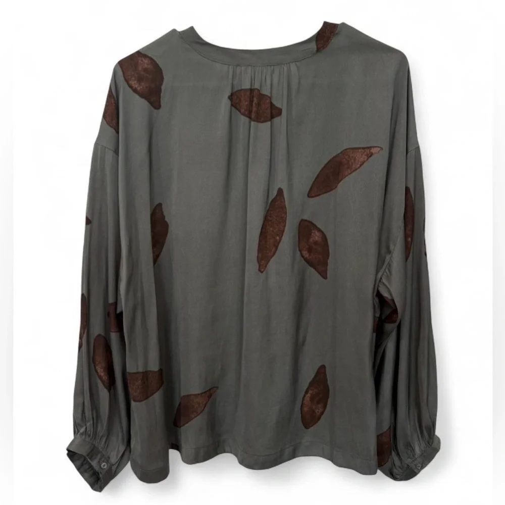 NWOT Grade & Gather Satin Texture Petal Blouse‎ M/L Sophisticated Chic Drape - Picture 5 of 8